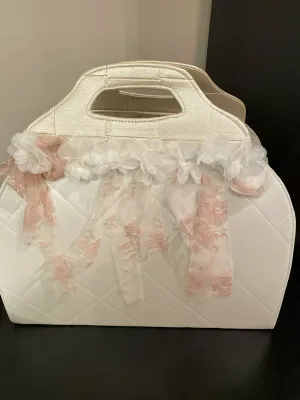 Vintage lace detailed bag